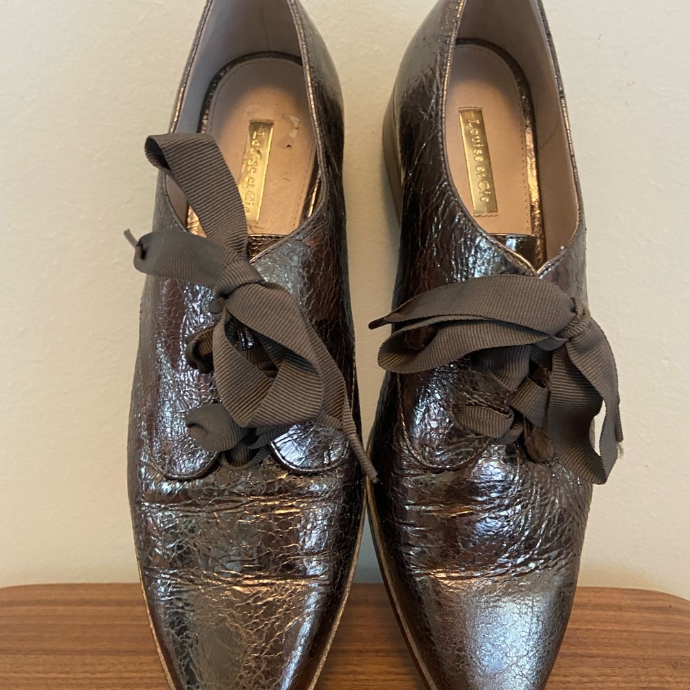 Beautiful Louise et Cie metallic lace-up loafers size 9.5